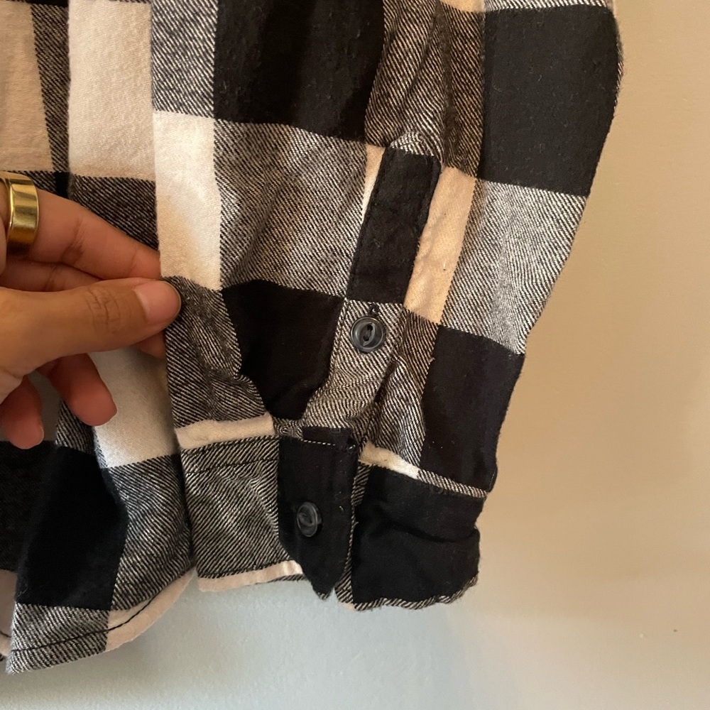 Universal Thread Monochrome Checkered Flannel Shi… - image 6